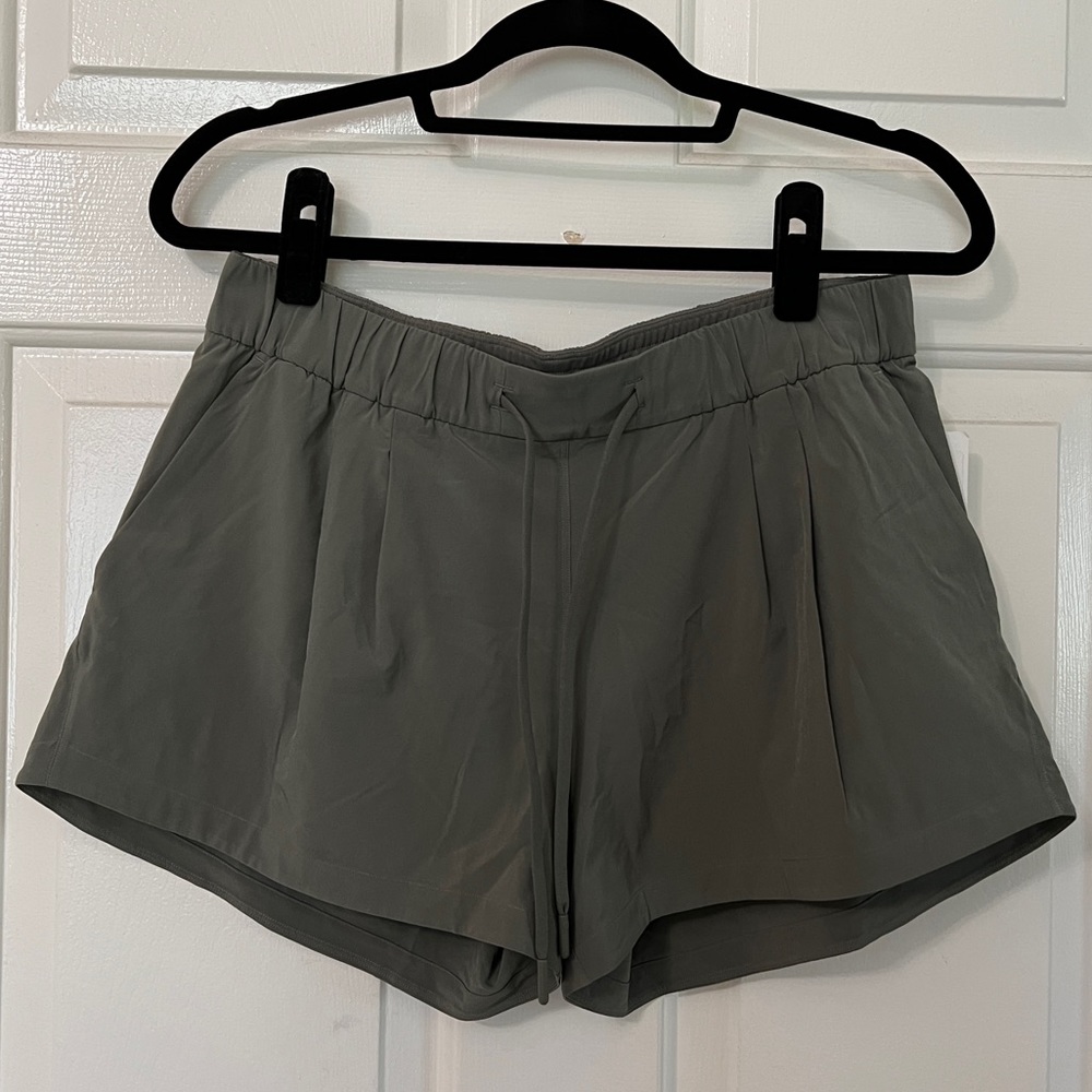 Lululemon Stroll at Sundown Short